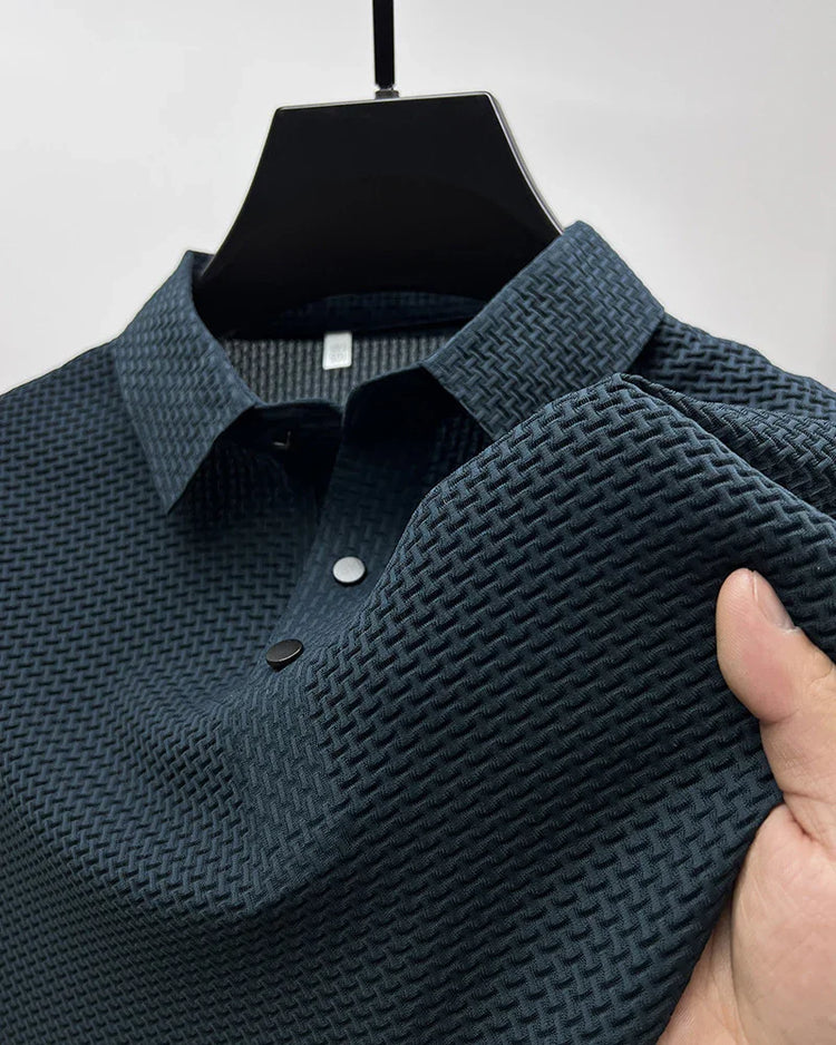 Textured dark blue polo shirt with three buttons, waffle knit material, regular fit