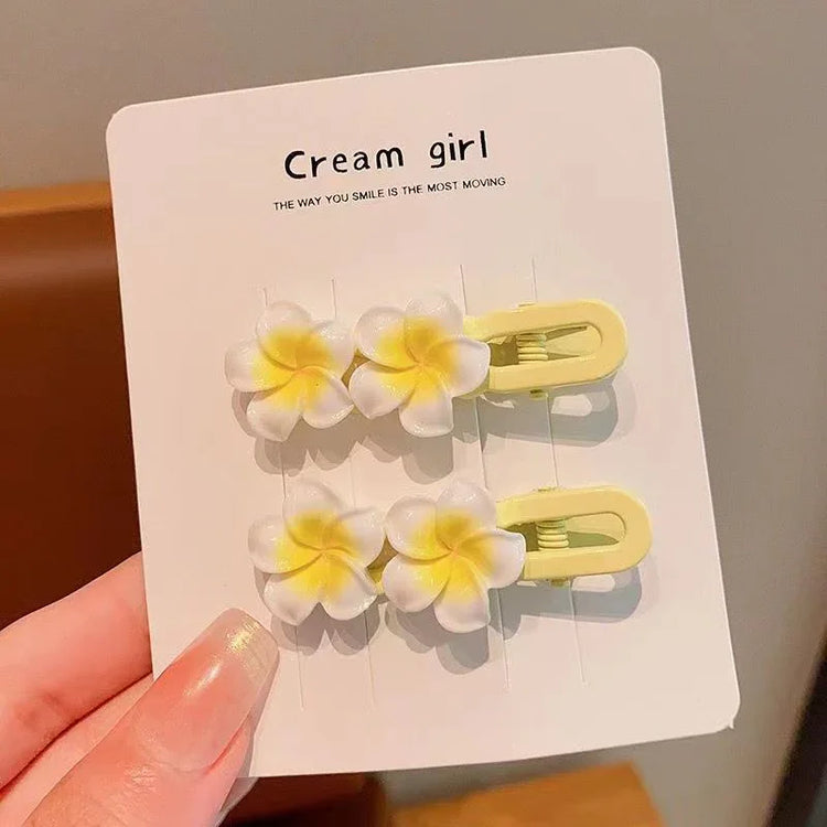 Set of yellow and white flower-shaped hair clips on display card, cute fashion accessory