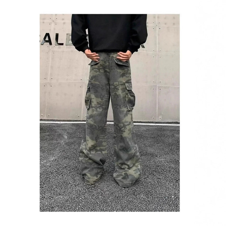 Baggy camouflage cargo pants with large side pockets, relaxed fit, streetwear style.