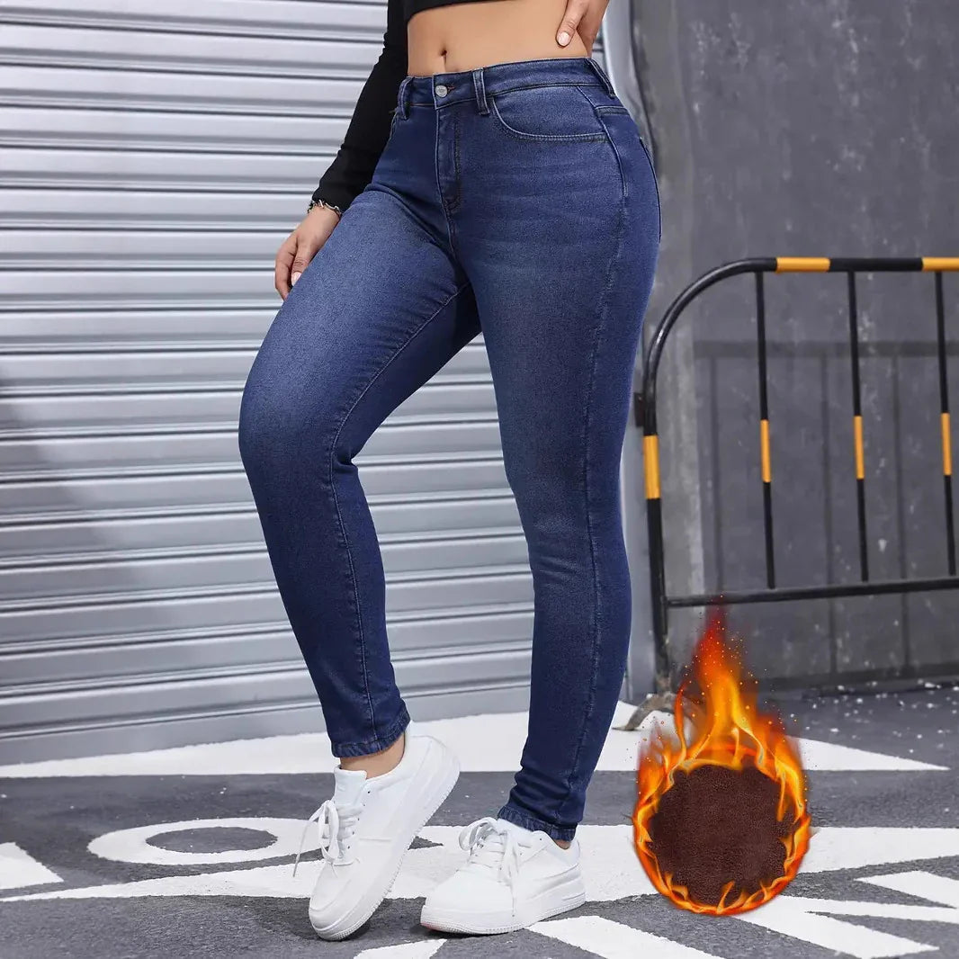 Woman wearing high-waisted dark blue skinny jeans with fleece lining, casual street style