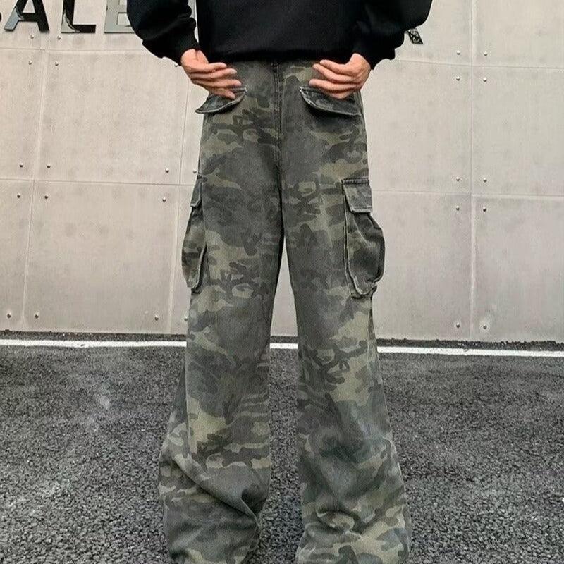 Loose fit camouflage cargo pants with large pockets, urban streetwear style