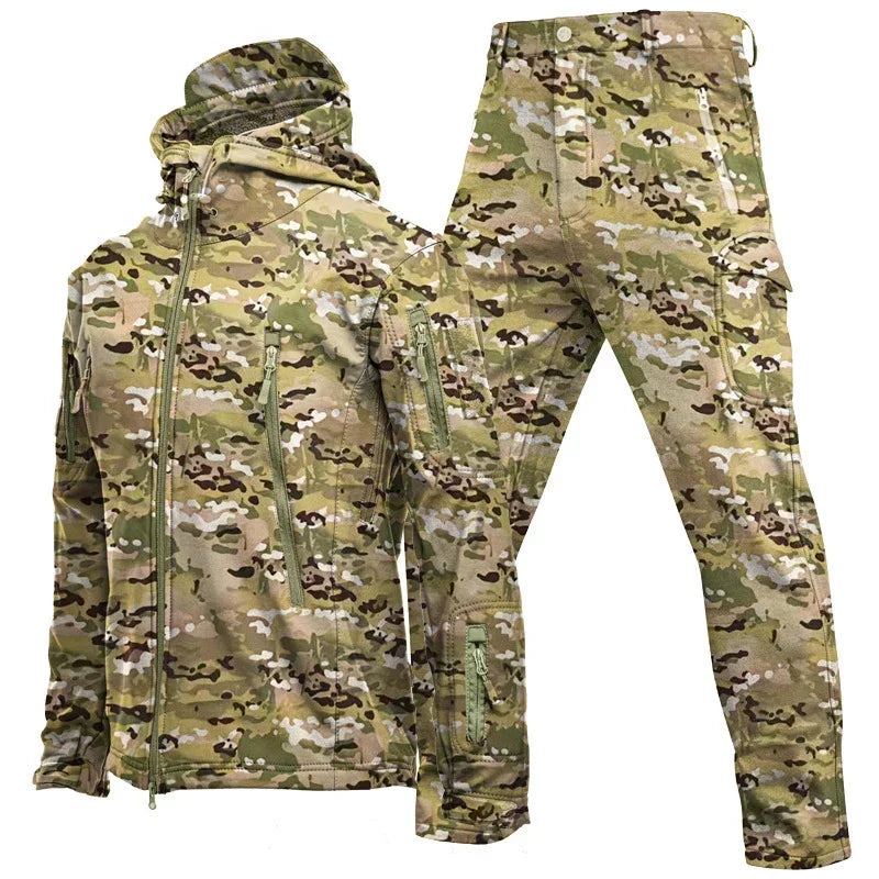 Men's camo print jacket and pants set with zip pockets, lightweight streetwear fit
