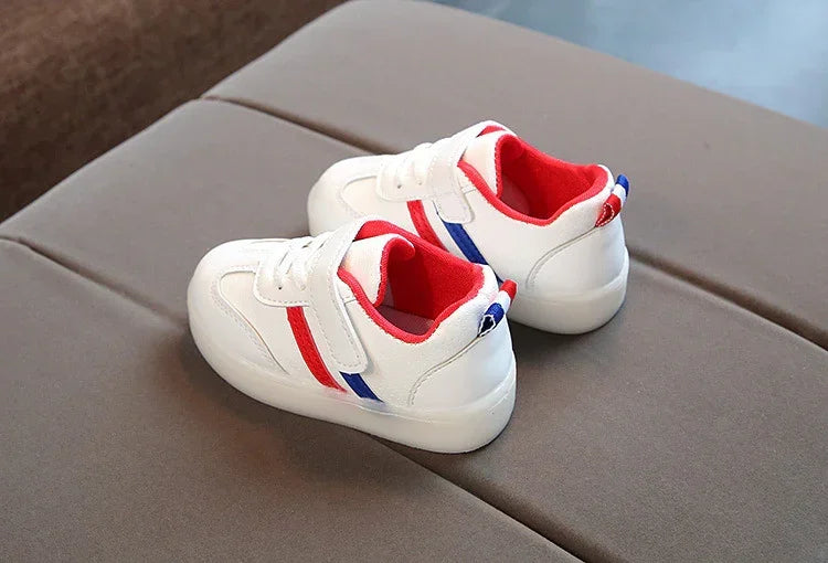 White kids' sneakers with red and blue stripes, synthetic leather, low-top, classic fit