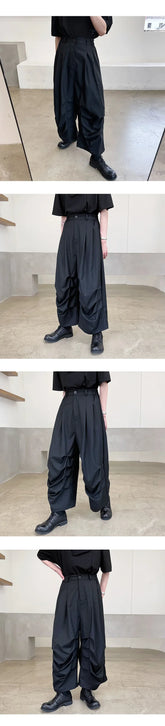 Loose fit black wide-leg pleated trousers in lightweight material, streetwear style