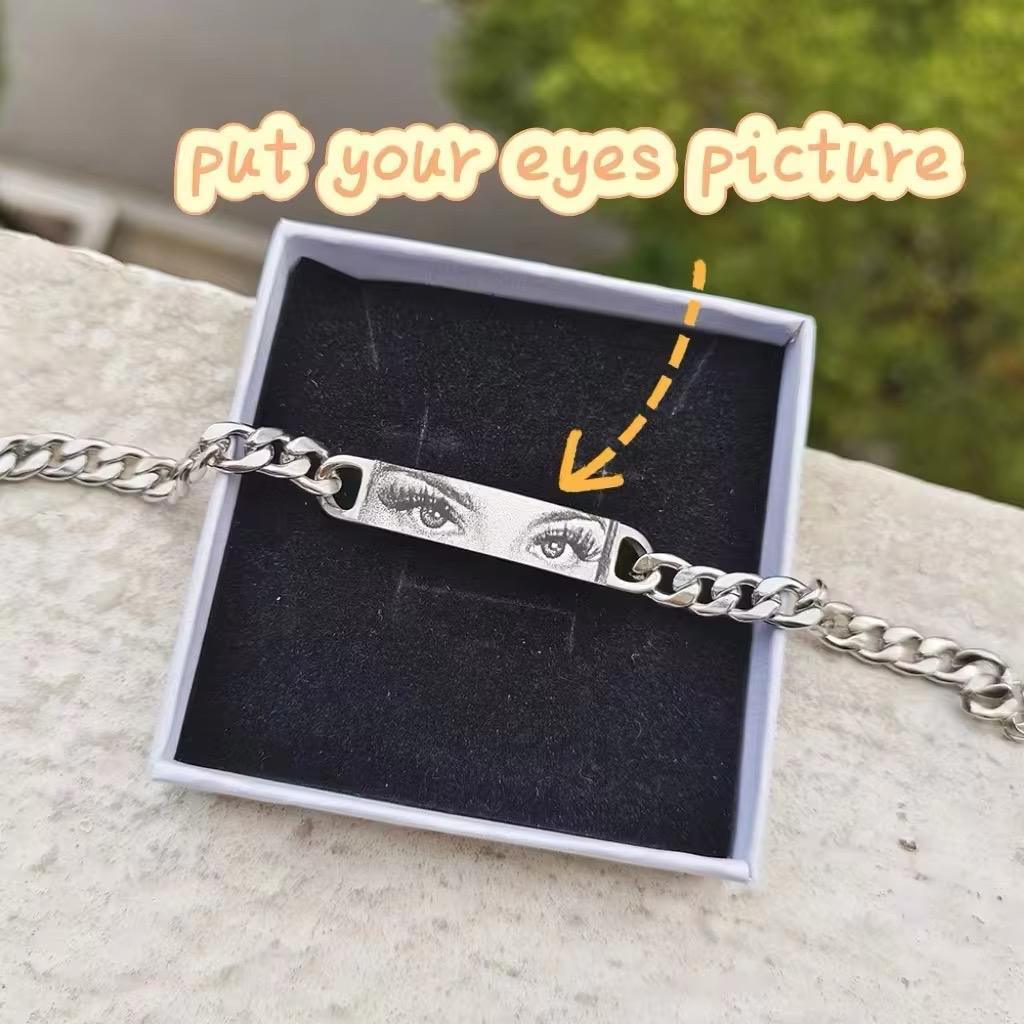 Silver personalized chain bracelet with engraved eyes plate, displayed in a gift box