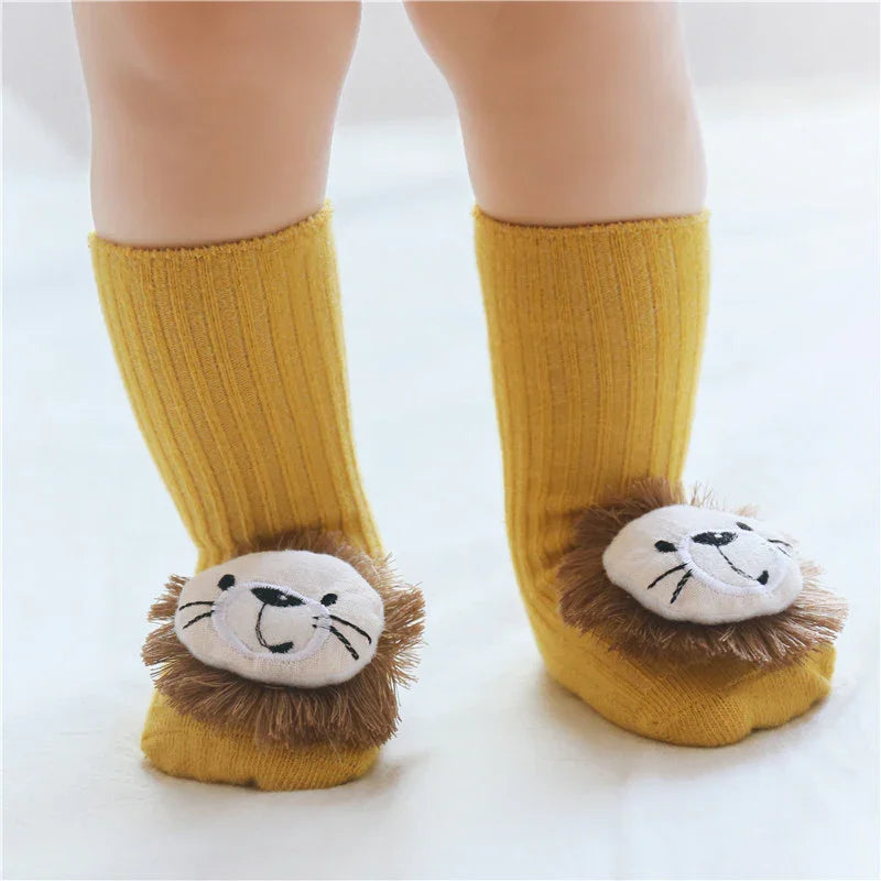 Yellow ribbed baby socks with plush lion face details, soft cotton material, cozy fit