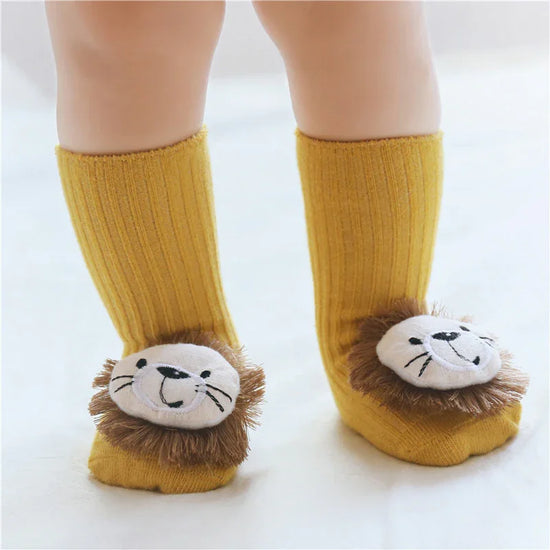 Yellow ribbed baby socks with plush lion face details, soft cotton material, cozy fit
