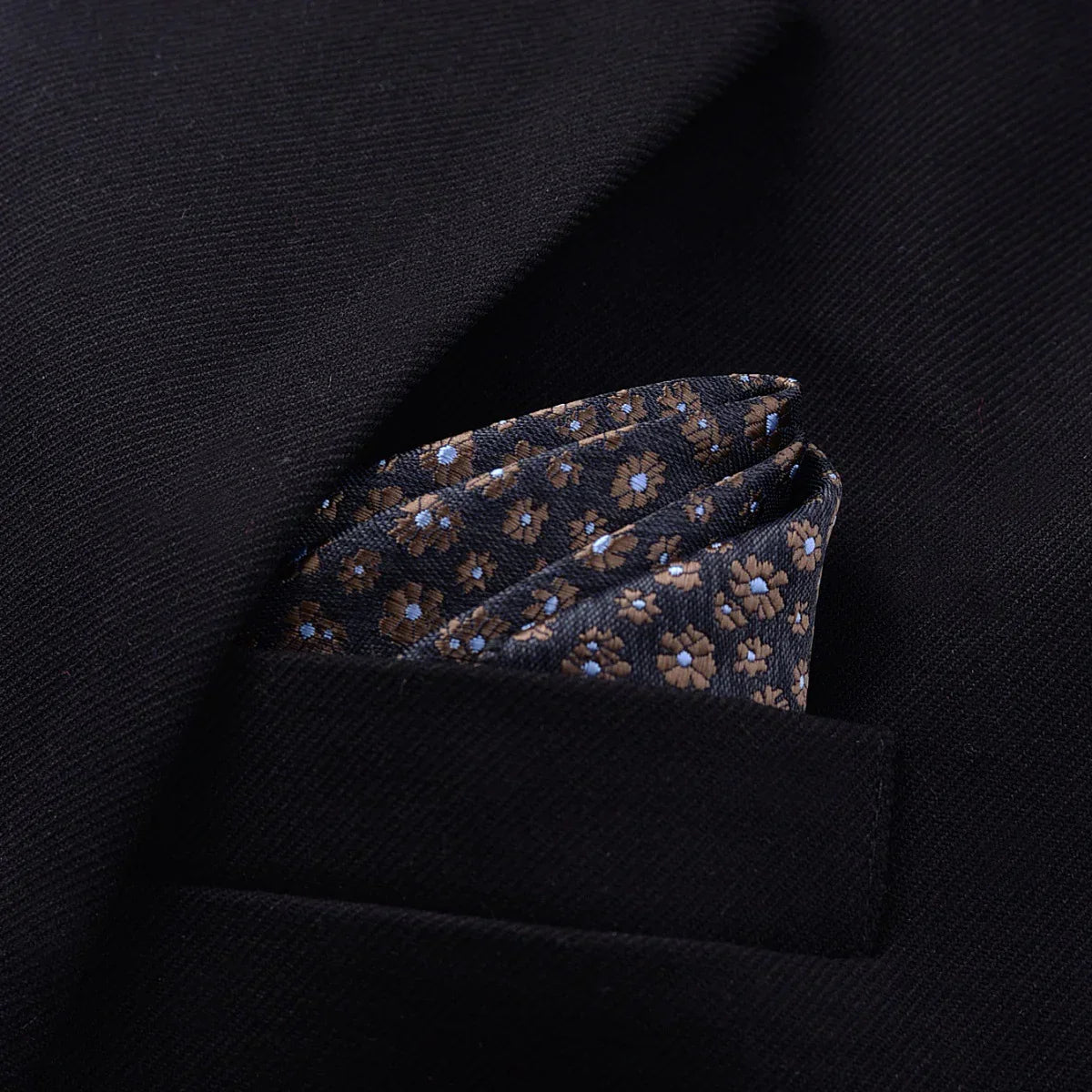 Black blazer with slim fit and a brown floral patterned silk pocket square