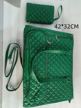 Green quilted bag set with large travel bag and matching pouch, faux leather, adjustable straps, size 42x32 cm