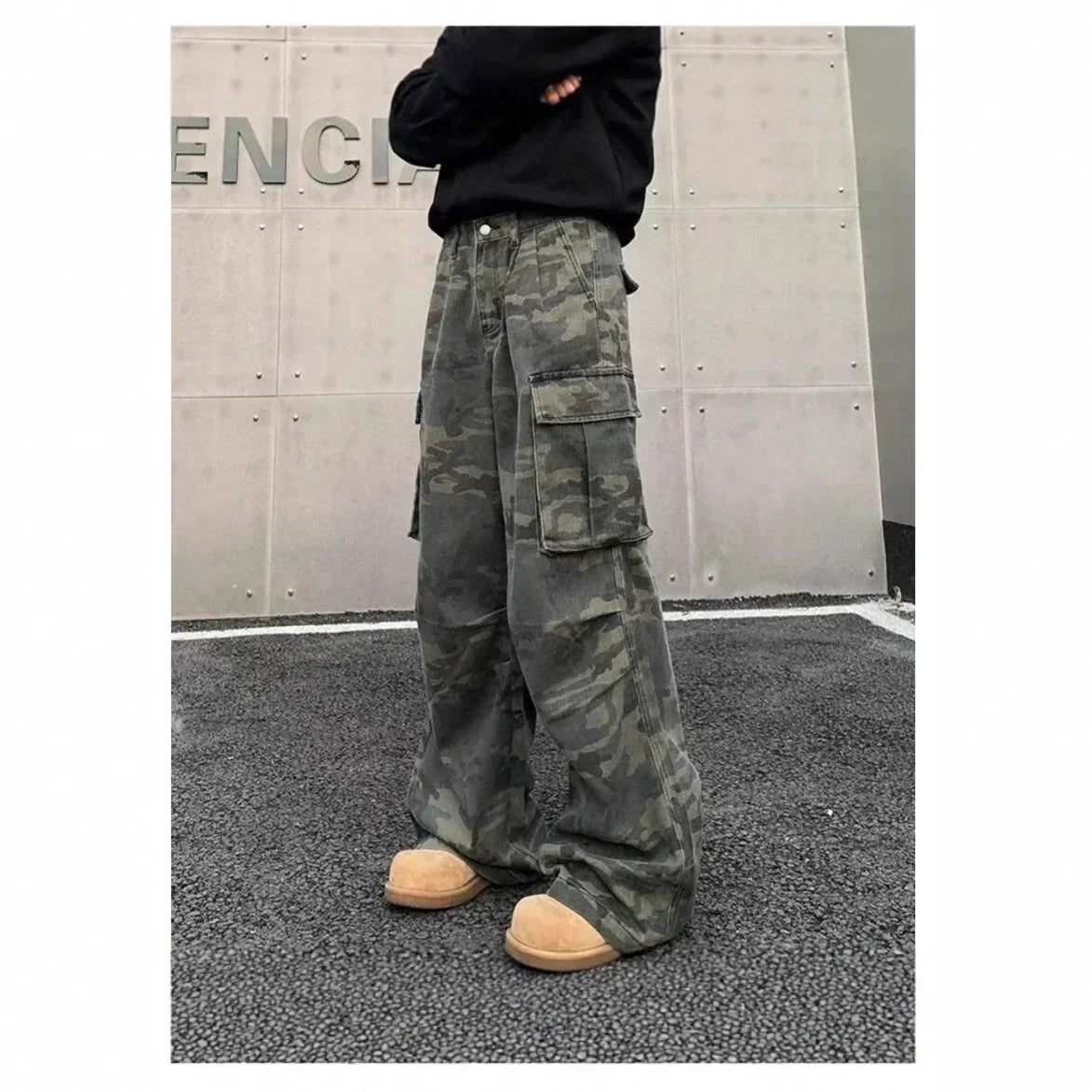 Loose fit camouflage cargo pants with multiple pockets, oversized streetwear style